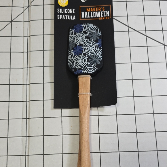 Maker's Halloween Spider Web Silicone Spatula 11" - Picture 1 of 6